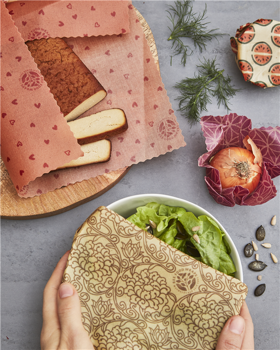 Auf natürliche und nachhaltige Weise Lebensmittel frisch halten ohne Folie? Ja, das geht! © Bee Food Wraps