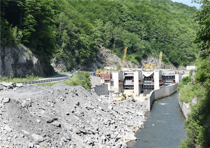 Das im Bau befindliche Wasserkraftwerk Dumitra im Nationalpark 'Schlucht des Jiu-Flusses' an einem der letzten unverbauten Flüsse der Südkarpaten. © Foto: Calin Dejeu
