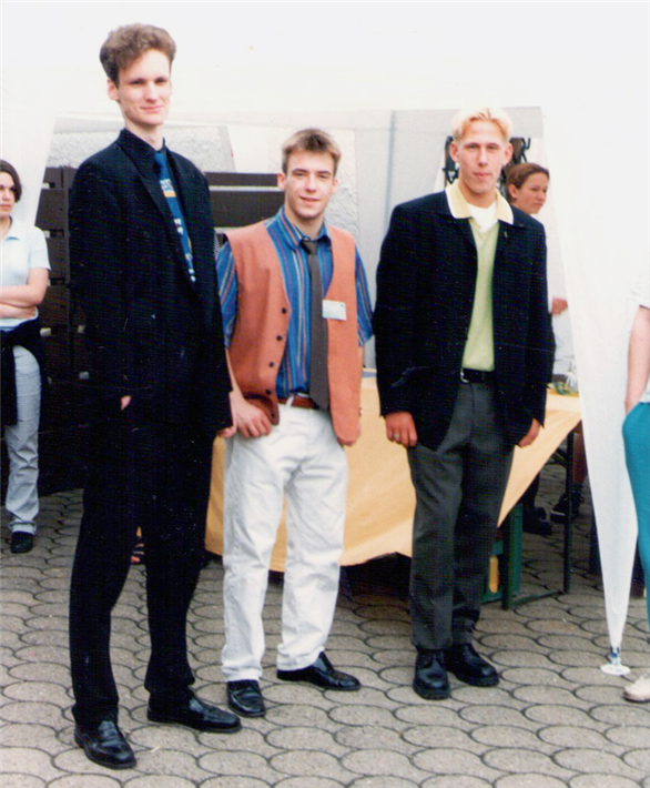 1996: Der erfolgreiche Jungunternehmer bei der Eröffnung. © bb-net