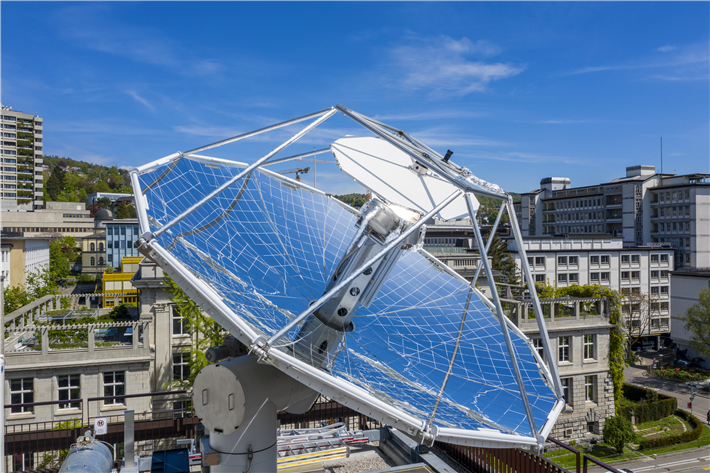 Der chemische Prozess wird mit Sonnenenergie angetrieben. © ETH Zürich / Alessandro Della Bella