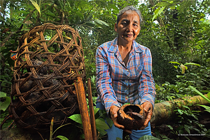 Bäuerin des Tambopata-Waldschutzprojekts in Peru © ClimatePartner