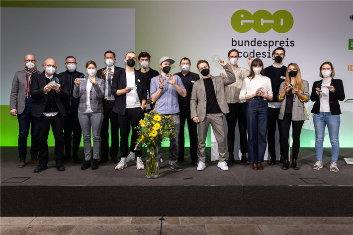 Die 10 Preisträger*innen im Jubiläumsjahr des Bundespreises Ecodesign © IDZ | Sandra Kühnapfel Fotografie