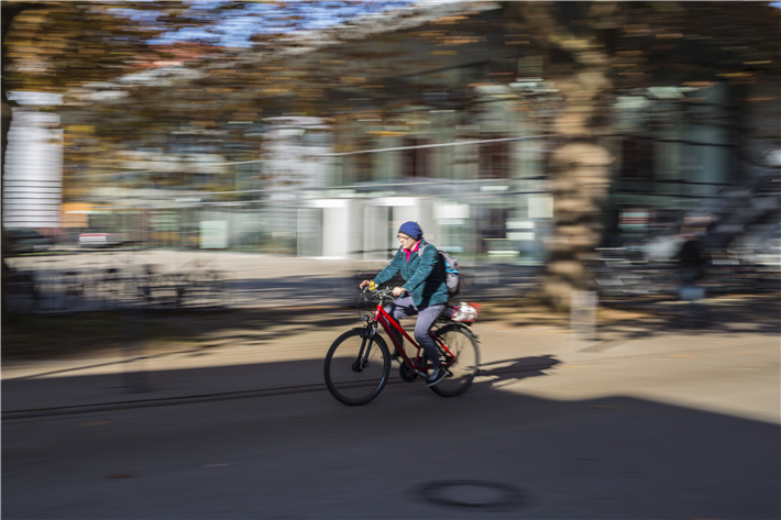 In der Pandemie gewinnt das Fahrrad als Fortbewegungsmittel vor allem im Freizeitverkehr an Bedeutung. (Foto: Manuel Balzer, KIT)