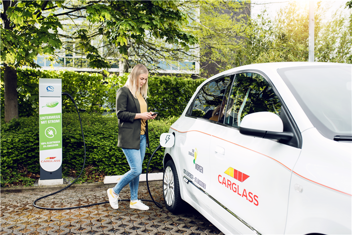Nachhaltige betriebliche Mobilität stellt Carglass® auch bei Kundenersatzfahrzeugen sicher – rund 150 Fahrzeuge fahren bereits rein elektrisch. © Carglass