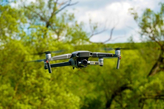 Mit Drohnenunterstützung: Bei den innovativen Maßnahmen für mehr Biologische Vielfalt kommen auf mittelamerikanischen Plantagen altes Wissen und neueste Technik zum Einsatz. Foto: © GPA 