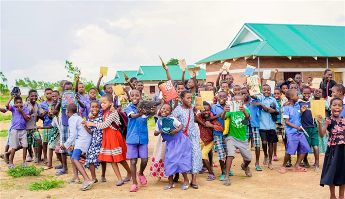 Die von dem Hamburger Startup Ankerkraut finanzierte 'Anchor abc-School' steht unter der Schirmherrschaft der Bücherbörse und wurde mit der lokalen Unterstützung der abc-Gesellschaft in Malawi gebaut und ausgestattet. © abc-Gesellschaft