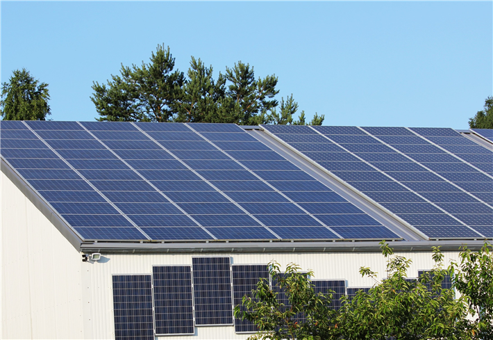 Zielvorgabe der Solarstrategie: In Bad Dürkheim sollen bis 2035 alle geeigneten Dächer mit Photovoltaik- oder Solarthermie-Kollektoren bestückt sein. © Energieagentur Rheinland-Pfalz 