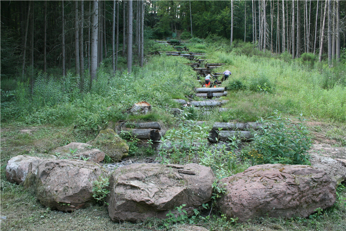 Holzkastenverbau zur Ableitung von Oberflächenwasser © Stadtverwaltung Pirmasens/difu 