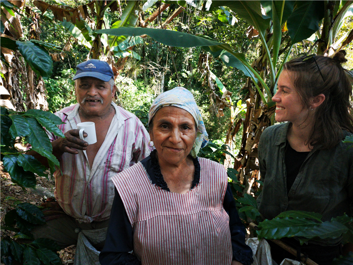 Erntezeit auf der Farm Sol Nocturno - Don Julio Prado, Doña Maria Clara Anell und Luca Windolph © Aleph Martínez 