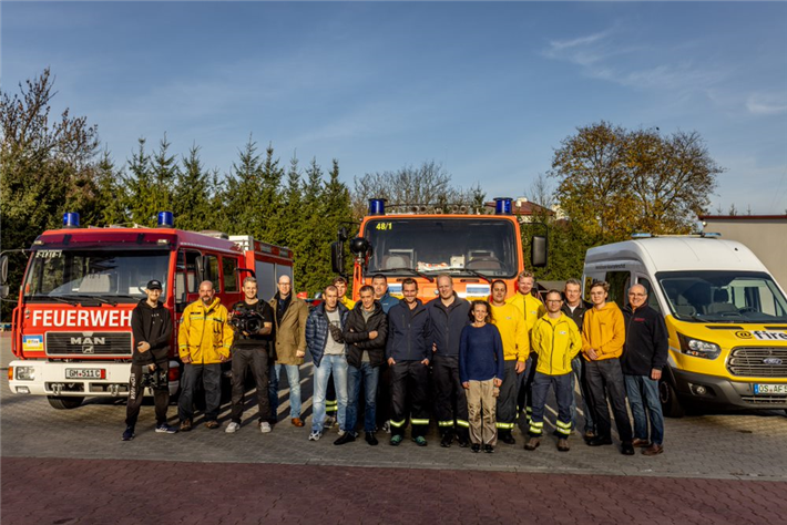 Die internationale Katastrophenschutz-Organisation @fire bei der Übergabe von Feuerwehrfahrzeugen an der polnisch-ukrainischen Grenze. © BMI/infokontor