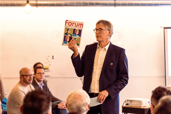 Fritz Lietsch, Chefredakteur von 'forum Nachhaltig Wirtschaften' bei seinem Impulsvortrag © BNPW | Lukas Sammetinger