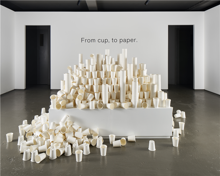 Extract-Papier besteht aus recycelten Coffee-to-Go-Bechern. © Römerturm