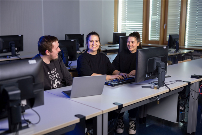 Der neue Bachelor-Studiengang Informatik dual ist doppelt gut durch die Kombination aus Studium und Berufspraxis. © Frankfurt UAS