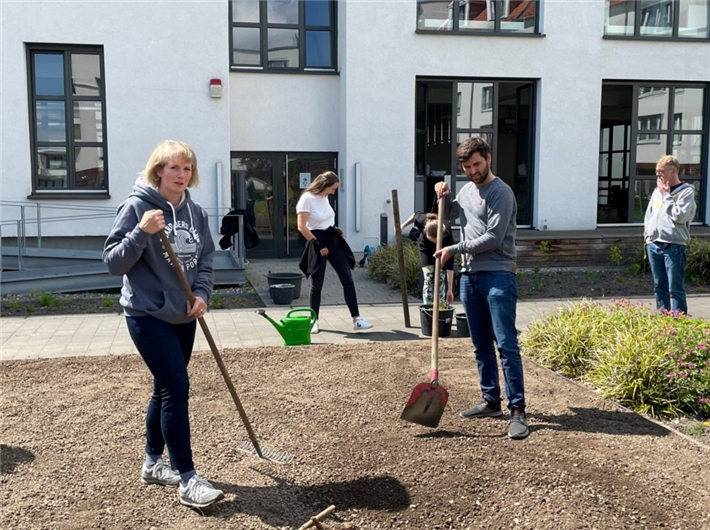 imug Beratungsgesellschaft aus Hannover bei einer Pflanzaktion. © imug