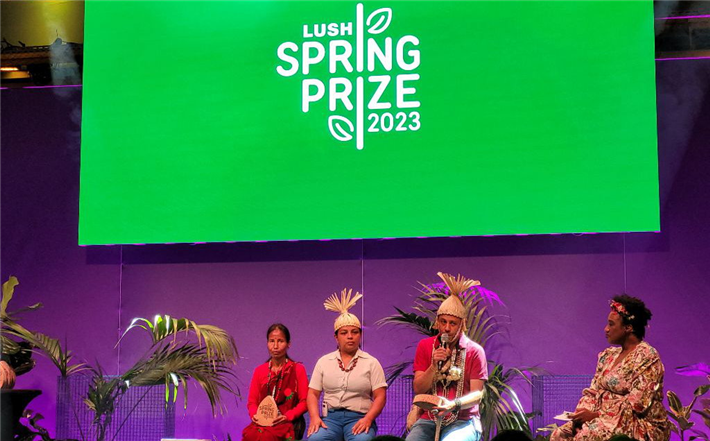 Lush-Spring-Prize-Nepal-Brasilien-Preistraeger | Organisationen aus Asien und Südamerika sorgen mit regenerativen Methoden wie Permakultur für gesunde Ökosysteme und friedliche Gemeinschaften – manche bereits seit Jahrzehnten. Ihre langfristige Arbeit würdigt der Lush Spring Prize 2023. © Tina Teucher | forum Nachhaltig Wirtschaften