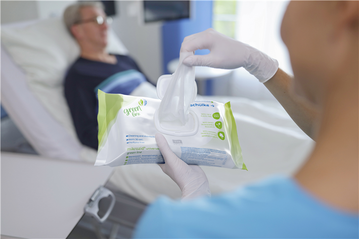 Mit mikrozid® universal wipes green line hat schülke die ersten Desinfektionstücher für den klinischen Bereich auf den Markt gebracht, die vollständig aus nachwachsenden Rohstoffen produziert werden. © schülke
