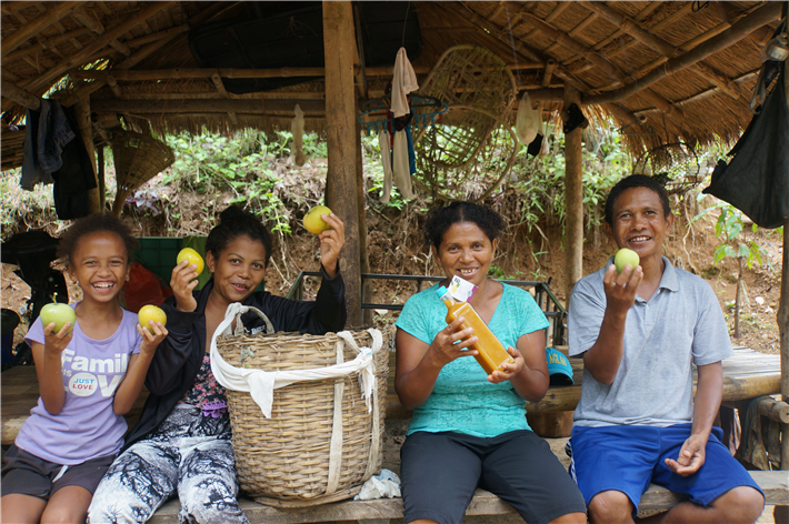 Gemeinsam mit WeltPartner und PREDA unterstützt vomFASS Kleinbauernfamilien auf den Philippinen © VOM FASS AG