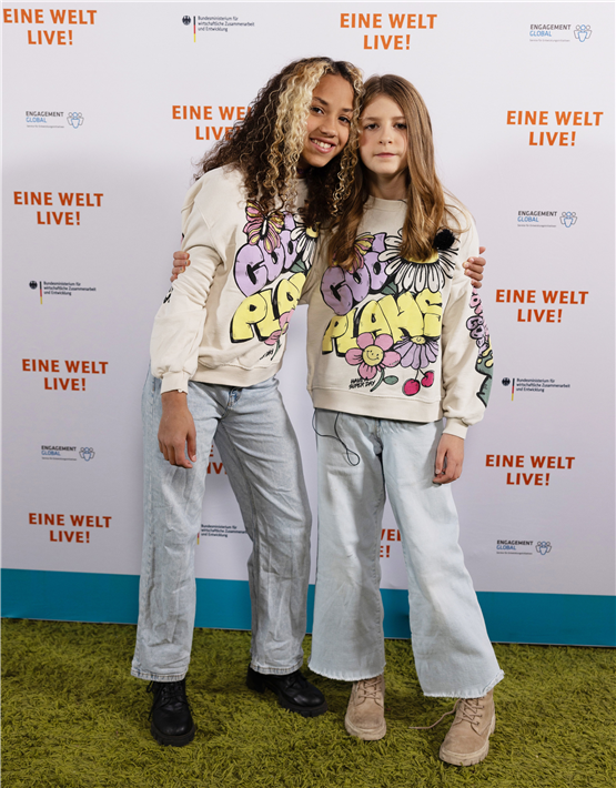 Der Song Contest 'Dein Song für EINE WELT!' hat ein Gewinner-Duo: Shayla & Filo überzeugten mit ihrem Song 'Kinder der Welt'. © Engagement Global / Marc John