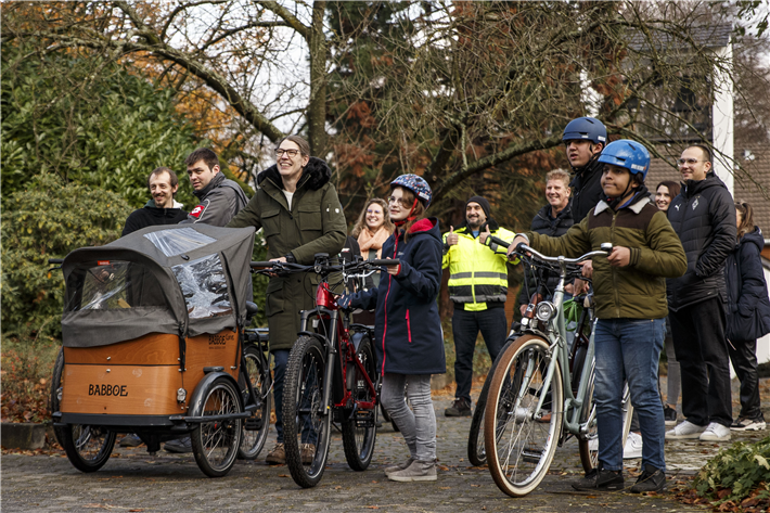 Übergabe der Fahrräder an Hepata-Stiftung © Borussia Mönchengladbach/Lease a Bike