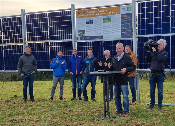 OEKOGENO - Erste AgriPV Bürgerbeteiligung Pfaffenthaler Hof – Spatenstich am 16.10.2023 mit dem saarländischen Wirtschaftsminister Jürgen Barke, Bürgermeister Holger Schäfer (Ottweiler, Saarland) und Bio-Landwirt Jörg Hussong, sowie Next2Sun und Oekogeno eG) © OEKOGENO