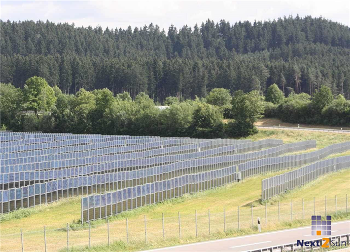 Agri-PV Park Löffingen (Referenzbild Agri-PV Park Donaueschingen, in Betrieb seit 2020) © Next2Sun