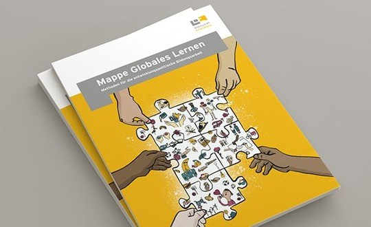 Die 'Mappe Globales Lernen' bietet Methoden für die entwicklungspolitische Bildungsarbeit. © Engagement Global