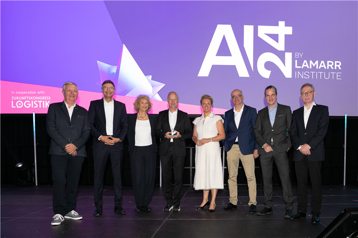 Der international renommierte KI-Experte Prof. Dr. Sebastian Thrun wurde auf der AI24 mit dem ersten Lamarr Award ausgezeichnet. Von links: Lamarr Co-Direktor Prof. Dr. Michael ten Hompel, Lamarr Co-Direktor Prof. Dr. Stefan Wrobel, Lamarr-Mitgründerin Prof. Dr. Katharina Morik, Award-Träger Prof. Dr. Sebastian Thrun, NRW-Wissenschaftsministerin Ina Brandes, Rektor TU Dortmund Prof. Dr. Manfred Bayer, Lamarr Co-Direktor Prof. Dr. Christian Bauckhage, Lamarr Co-Direktor Prof. Dr. Jakob Rehof. © Fraunhofer IML 