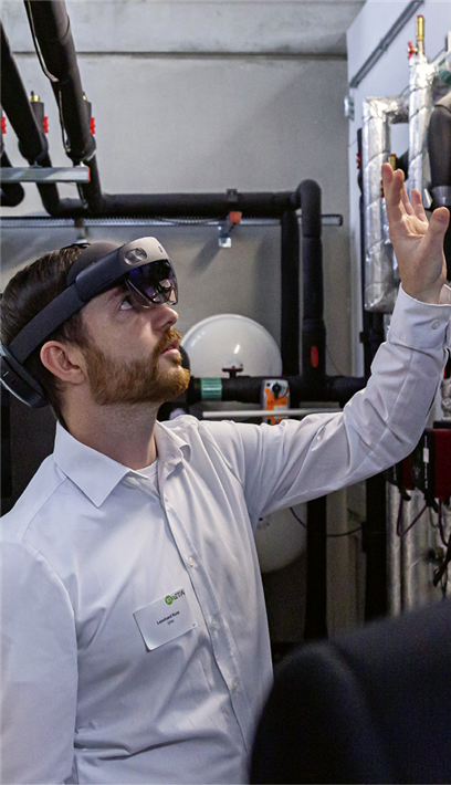 Eine Mixed-Reality-Brille visualisiert Energieflüsse im Sichtfeld des Anwenders © PTW, TU Darmstadt