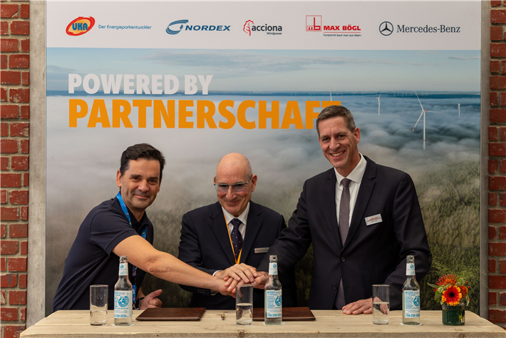 Vertragsunterzeichnung auf der HUSUM WIND 2025 © MHC