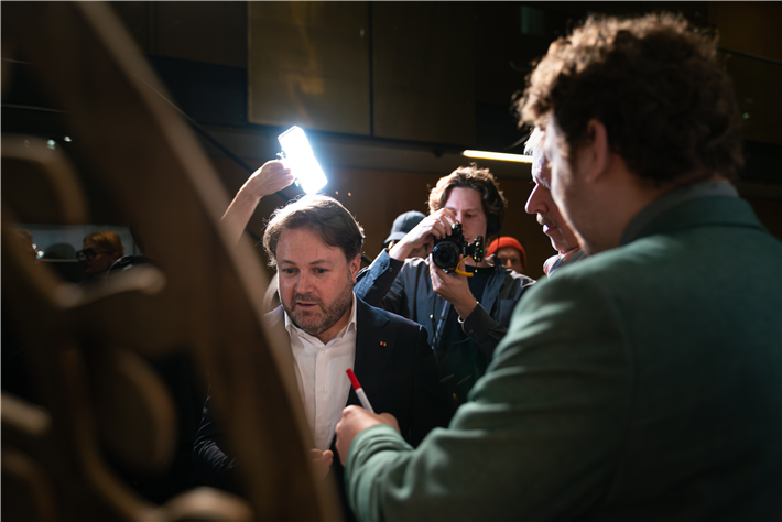 Die Premiere: forum-Redakteur Daniel Mendes Jenner mittendrin. © diwafilm