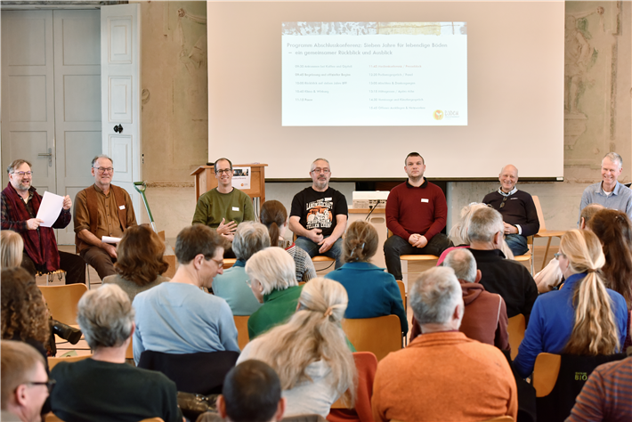 Die Expertenrunde mit Bauern, Projektleitung und Ian Rothwell (Stiftung myclimate Schweiz) &copy; Anna Krygier