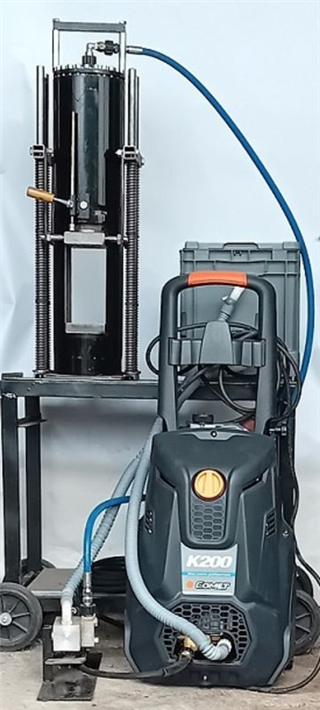 34 t Schmiedepresse von Starfort: vorne der Hochdruckreiniger &copy; Starfort