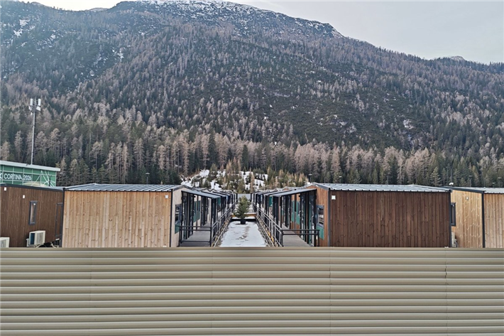 Das Olympische Dorf in Cortina wird nach den Spielen wieder abgebaut. @ Fabio Tullio