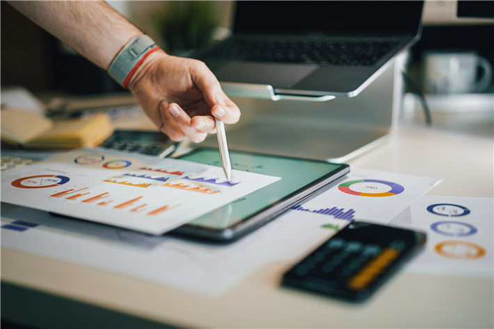 &copy; Jakub Zerdzicki, unsplash.com