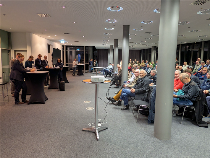 Über 200 Engagierte Bürger, Politiker und Wissenschaftler hatten in die Räume für Engagement gefunden und blieben bis zum Schluss, trotz Überziehung. &copy; Scientists for Future Regensburg