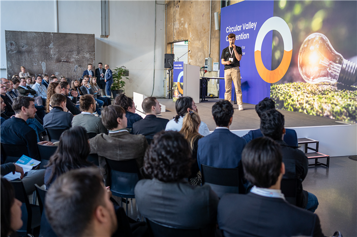 Auf der Circular Valley kommen viele junge Talente zu Wort, die echte Lösungen zu bieten haben. &copy; Jan Turek / Circular Valley