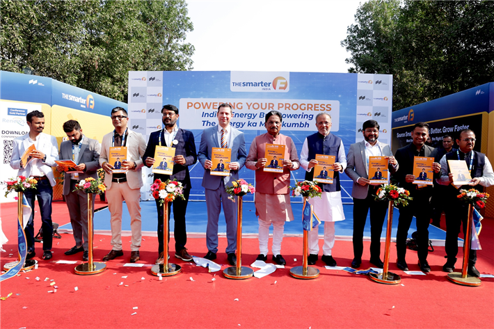 Die 'Lighting the Lamp'-Zeremonie bei The smarter E India unterstreicht die langjährige Zusammenarbeit mit Indien. &copy; Solar Promotion GmbH