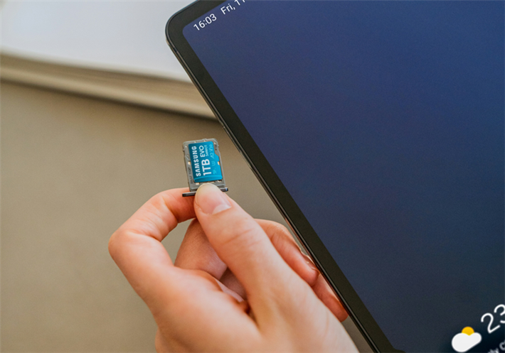 &copy; Samsung Memory, unsplash.com