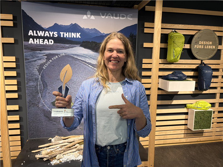 VAUDE Geschäftsführerin Antje von Dewitz mit dem ESG Transformation Award &copy; VAUDE