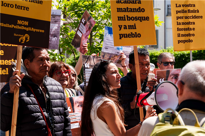 Demonstrierende vor der Gebäude des italienischen Gerberverbandes. &copy; Pietro FANTI