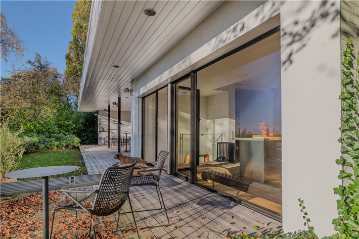 Die hochwertige Volvox Silikat-Fassadenfarbe haftet optimal auf mineralischen Flächen wie Beton, Ziegel oder Zement und schützt diese vor zerstörerischen Umweltfaktoren. &copy; www.volvox.de