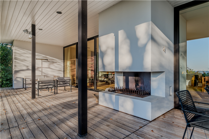 Die hochwertige Volvox Silikat-Fassadenfarbe haftet optimal auf mineralischen Flächen wie Beton, Ziegel oder Zement und schützt diese vor zerstörerischen Umweltfaktoren. &copy; www.volvox.de