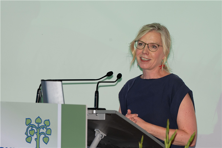 Leonore Gewessler engagiert sich seit vielen Jahren im Umweltschutz und ist politisch für die österreichischen Grünen aktiv. Sie war 2024 Umweltministerin in der österreichischen Regierung. &copy; Heinrich Inkoferer, BN