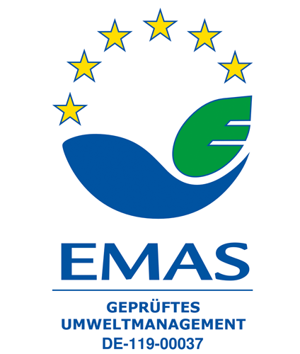 EMAS zählt zu den anspruchsvollsten Umweltmanagementstandards Europas. Die erneute erfolgreiche Rezertifizierung bestätigt nicht nur das konsequentes Engagement der Druckstudio Gruppe für eine nachhaltige Druckproduktion, sondern auch den Anspruch, ökologische Verantwortung messbar und wirksam in ihrem Handeln zu verankern.