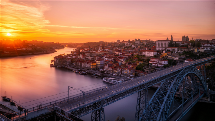 DKV Mobility baut Tech Hub in Porto auf: Neues Data & AI Kompetenzzentrum soll Innovation und Wachstum beschleunigen. &copy; Everaldo Coelho, unsplash.com