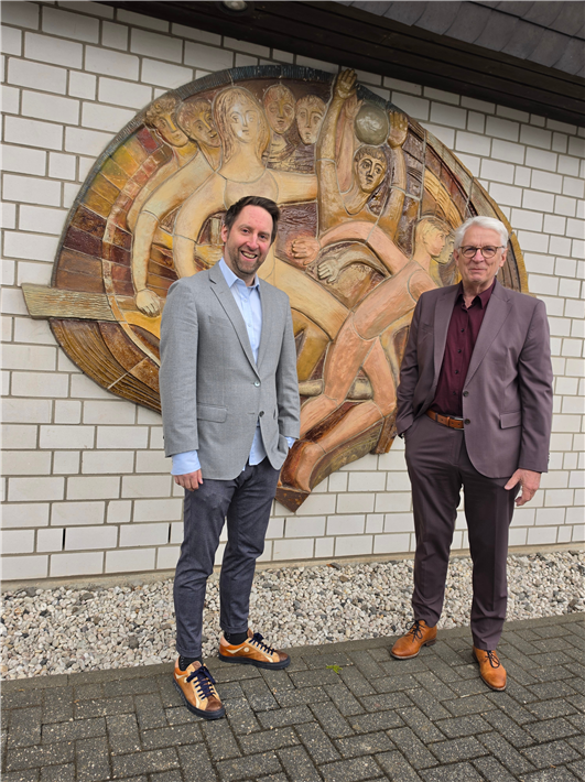 Ewald Mattes (links), Ortsbürgermeister von Landkern und Dr. Timo Karl, Regionalreferent bei der Energie- und Klimaschutzagentur Rheinland-Pfalz &copy; Ewald Mattes