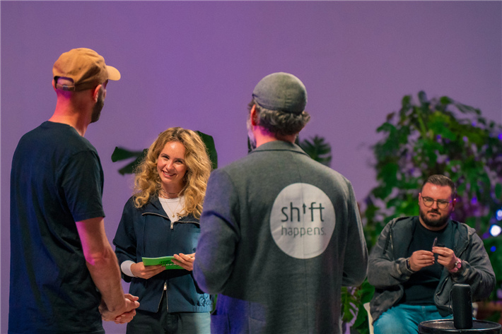 ''Und der Gewinner ist... SHIFT!'' © Quintus Studios GmbH / Michael Laver, Edit by Clemens Barth