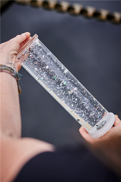 So viel Mikroplastik ist unserem industriellem Abwasser. © Wasser 3.0 gGmbH