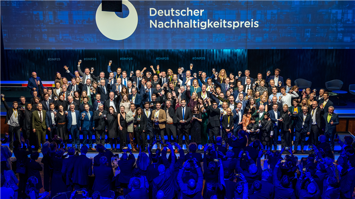 Siegerstimmung: Die Finalisten des Deutschen Nachhaltigkeitspreises 2025 © Christian Köster