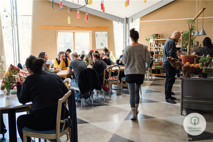 Mittagessen im Regionalcaf&eacute; &copy; Michael Taterka
